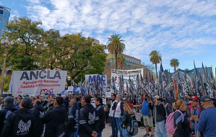 El SUTNA reclamó en Plaza de Mayo por salario, contra importaciones indiscriminadas y despidos