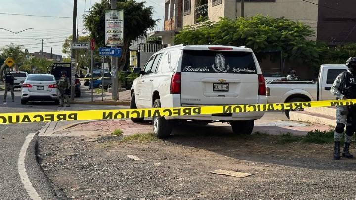Acribillan a dos hombres en un taller de hojalatería en Apaseo el Alto