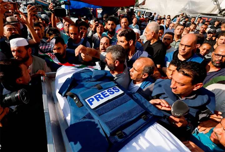 Periodistas no eran el objetivo de ataque en hospital en Gaza, asegura Israel
