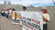 Protestaron en Texas por la apertura de un centro de detención de inmigrantes en Fort Bliss