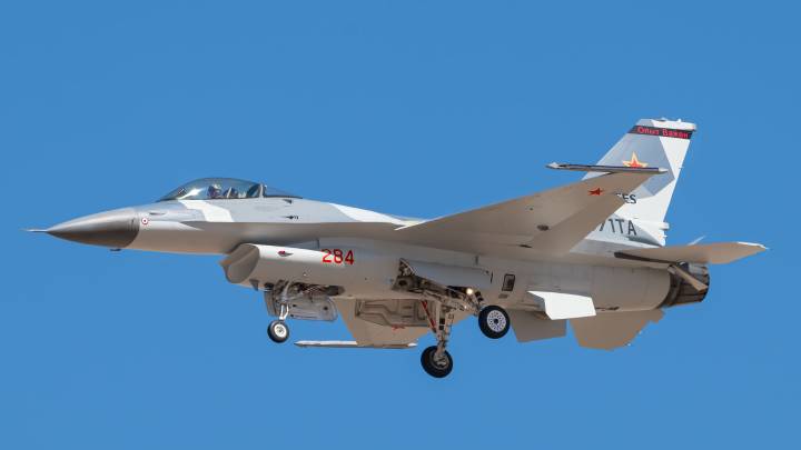 Top Aces F-16 Makes First Flight in Su