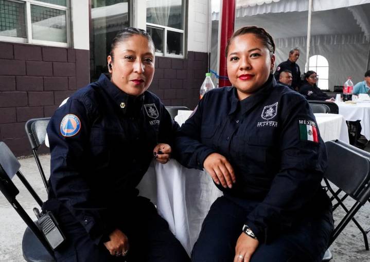 Reconocen a bomberos de La Paz en su día; alcaldesa anuncia mejoras salariales y de equipo