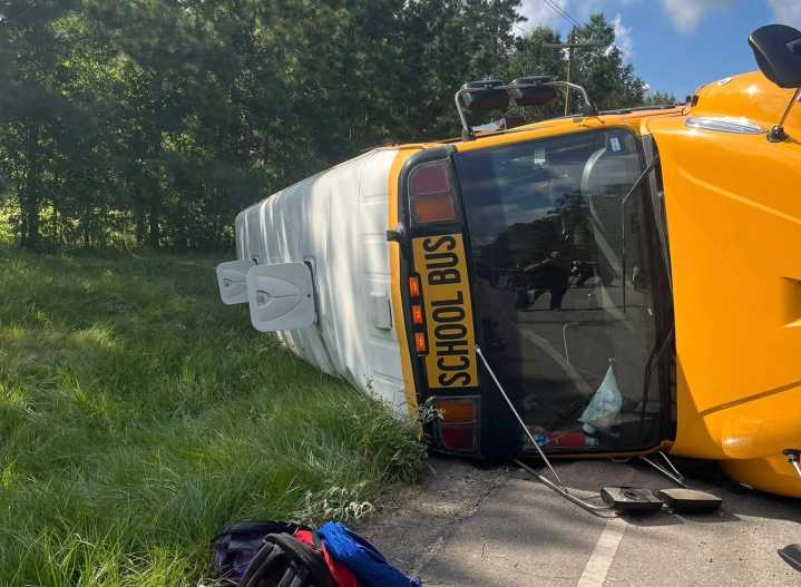 Autobús escolar Cleveland: segundo vuelco en tres días en FM 1010