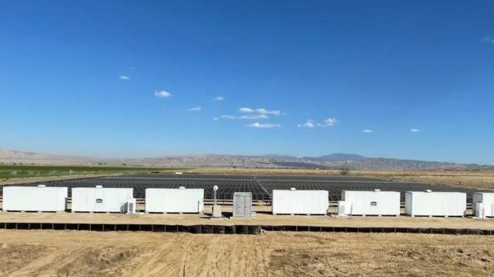 Hundreds of old EV batteries have new jobs in Texas: Stabilizing the power grid