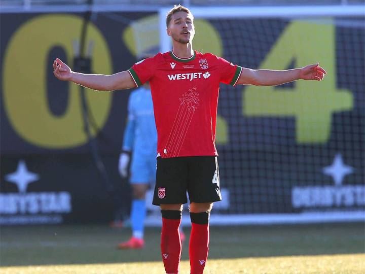 Superstar defender Daan Klomp returns to Cavalry FC