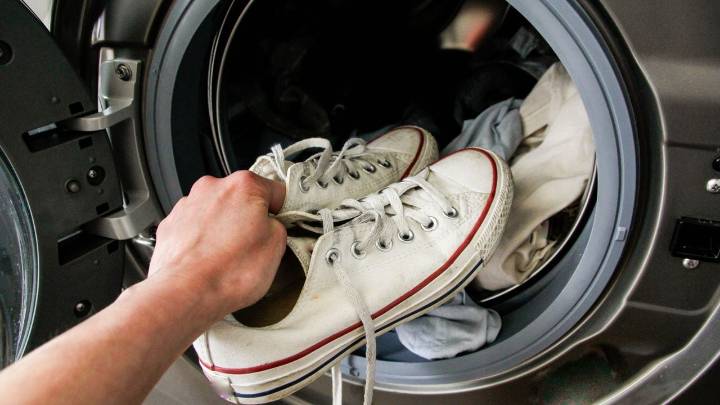 La hora en la que no debería lavar la ropa porque consume mucha energía, según la inteligencia artificial