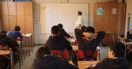 Mineduc y Elige Educar revelan que 40% de los colegios tienen al menos una hora de aula sin un profesor idóneo