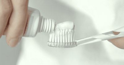 Retira Cofepris pasta dental por riesgo para la salud