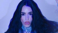 Lali Espósito eligió un look naked con brillos y corpiño a la vista para cantar con Joaquin Levinton