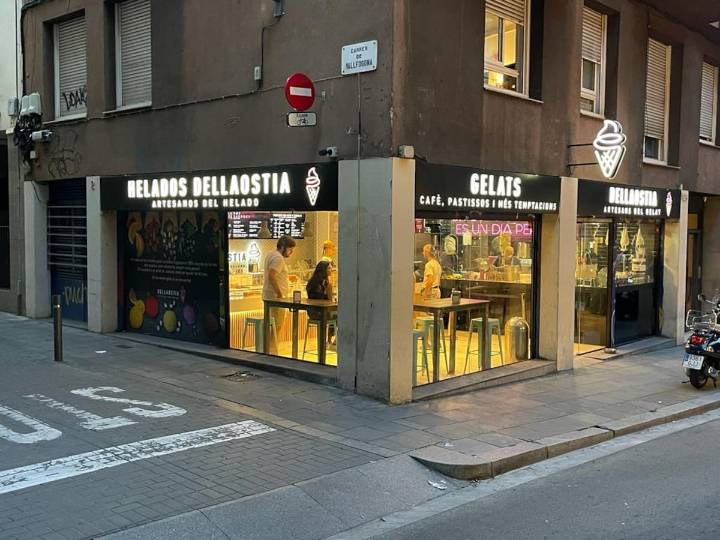 “Anticatalanista”. Vandalizaron una heladería argentina en Barcelona tras una denuncia por “discriminación lingüística”