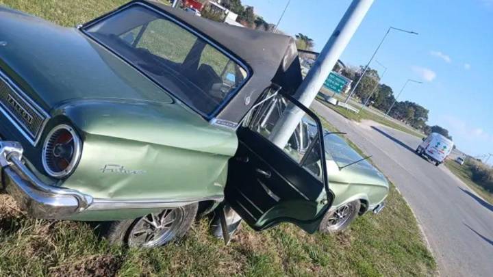 Compró un Falcon verde impecable, pero lo chocó apenas se lo entregaron