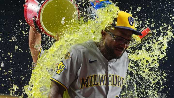 Brewers fans, baseball world react to team's record