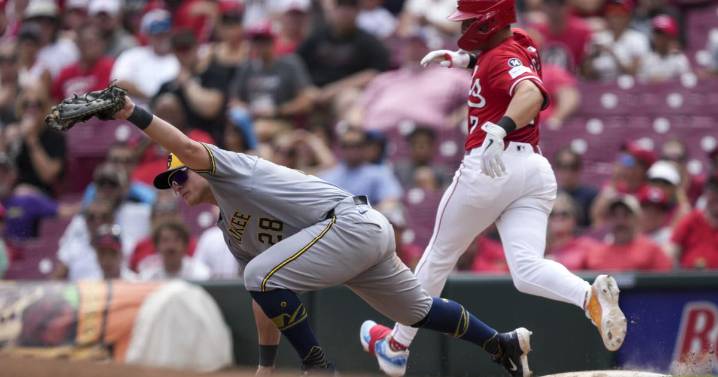 Hays' walk-off single gives Reds 3-2 win, ends Brewers' 14