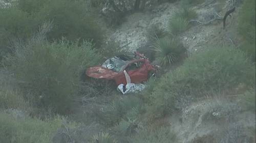 2 heridos tras caer un auto por un precipicio de 1,000 pies en la autopista Angeles Crest; una función del iPhone notificó al 911