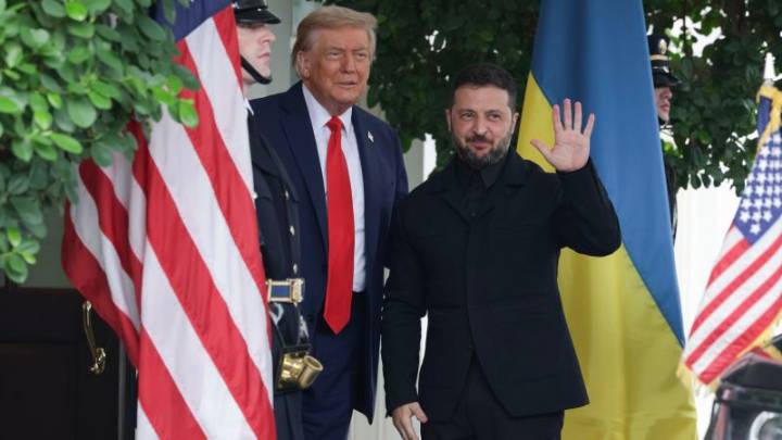Trump y Zelensky se estrechan la mano antes de su reunión bilateral en Washington