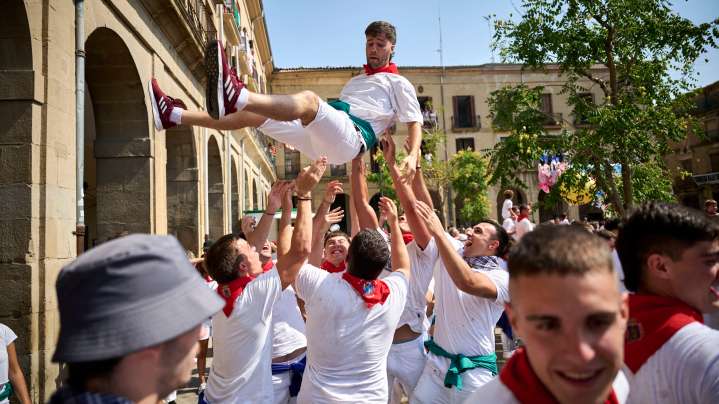 VÍDEO | Las imágenes de un Chupinazo muy deportivo en Tafalla que da inicio a la juerga
