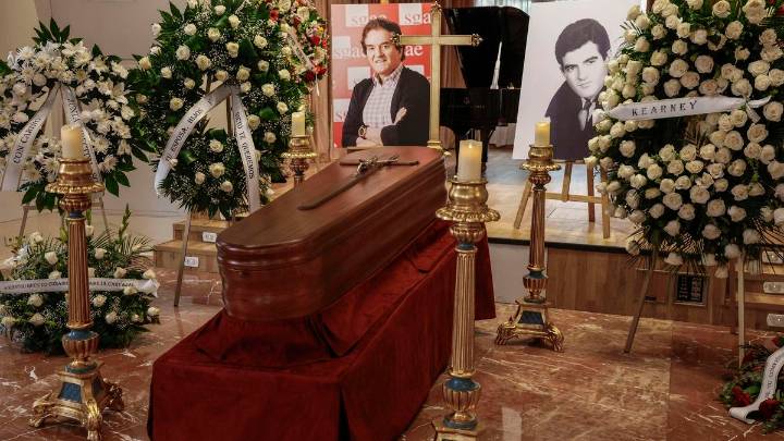 Abre la capilla ardiente en la SGAE de Manuel de la Calva, del Dúo Dinámico