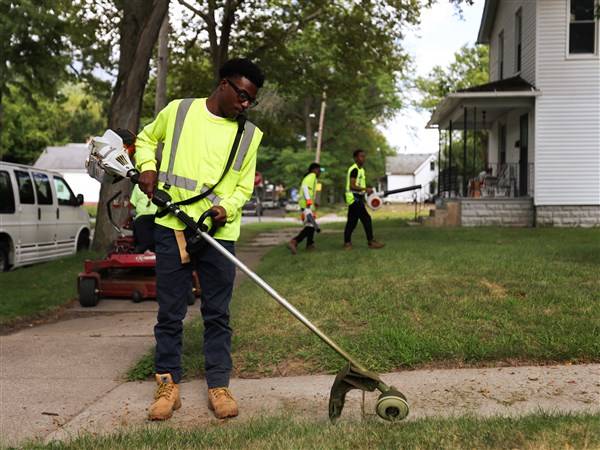 Toledo youths learn landscaping and business skills