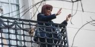Cristina Kirchner le pedirá a la Corte Suprema que le quite la tobillera y flexibilice el régimen de visitas