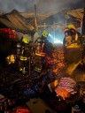 Incendio consumió tres bodegas de frutas en la Plaza de Mercado de El Potrerillo