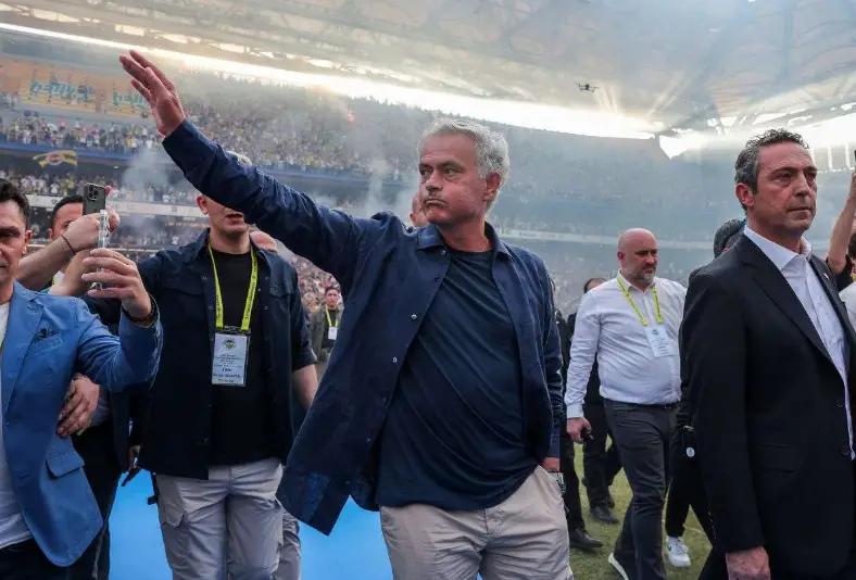 Despido de José Mourinho por el Fenerbahçe