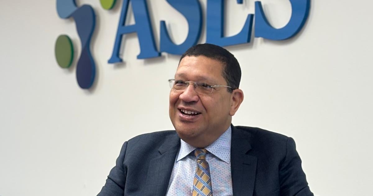 ASES firma contratos con aseguradoras y garantiza cubierta médica a 125,000 servidores públicos