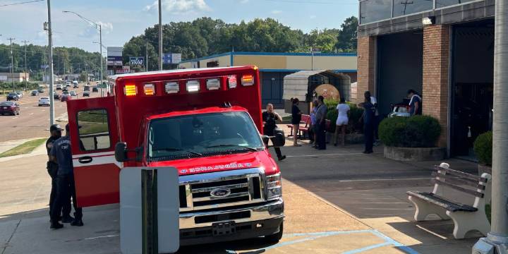 12-year-old boy shot while walking into grocery store with mother, according to MPD