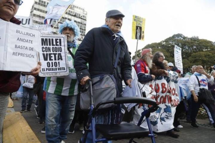 La oposición no pudo frenar el veto de Milei y quedó suspendida la Ley de aumento jubilatorios