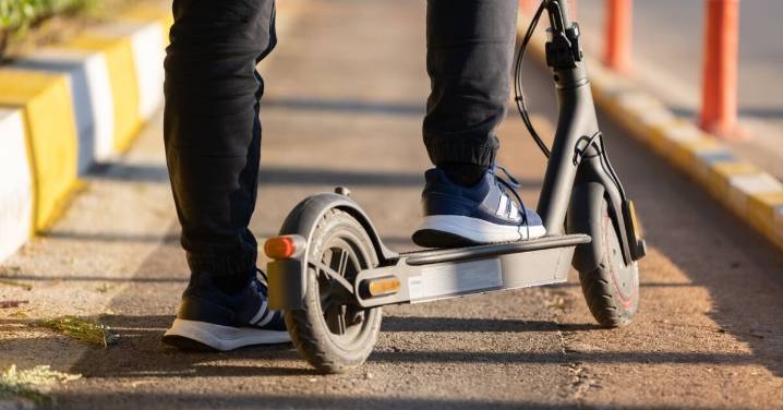 Circulan en Colima los “scooters” eléctricos sin regulación