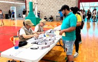 Entregan hoy tarjetas de la beca Rita Cetina a rezagados