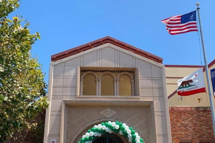 Beverly Hills Schools Halt Israeli Flag Display Despite School Board Vote