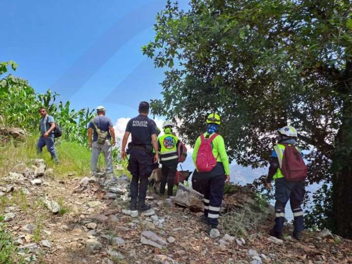 Localizan con vida a adulto mayor extraviado en Chapulhuacán