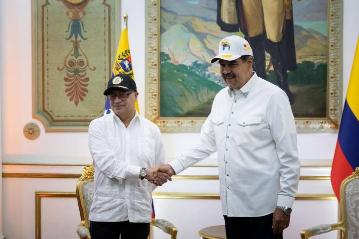 Maduro agradece a Petro por despliegue militar en Catatumbo