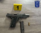 Confirma Fiscalía hallazgo de armas y droga en cateo a vivienda de una Policía Municipal