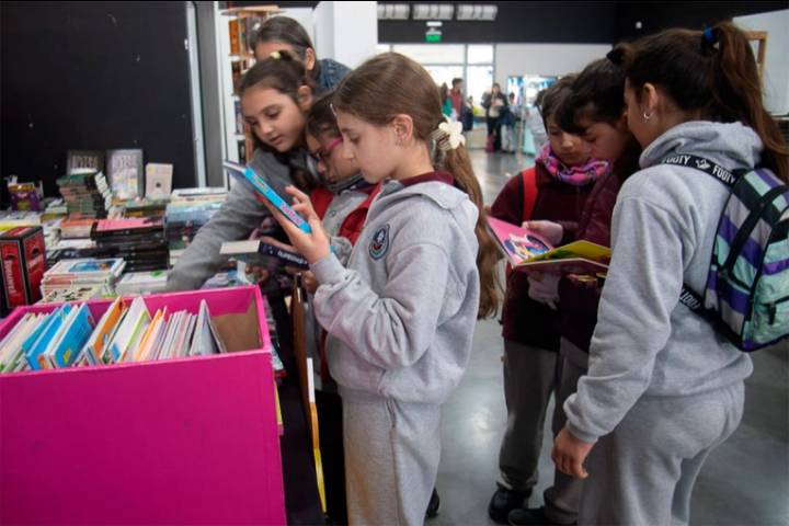 Paraná Lee abrió sus puertas con una gran convocatoria de alumnos