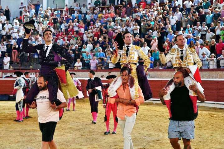 Triunfo total en Tarazona: Molina, a hombros con sus compañeros en una corrida de lujo