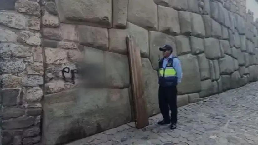 Cusco: Fiscalía inició investigación preliminar contra mujer acusada de pintar grafiti en muro inca
