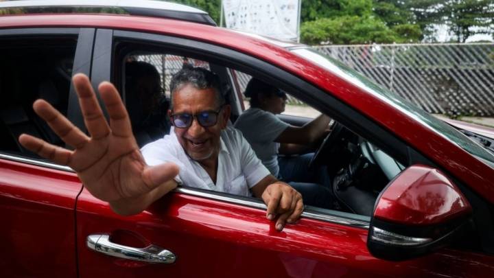 Liberan al principal organizador de la caravana de migrantes tras seis días de su arresto