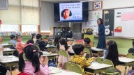 Avanza ley que prohíbe el uso de teléfonos y otros dispositivos tecnológicos durante clases en Corea del Sur