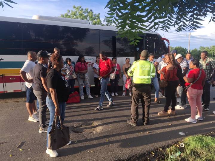 Policía Nacional despliega campaña ‘Siempre Seguros’ en Gambote, Bolívar