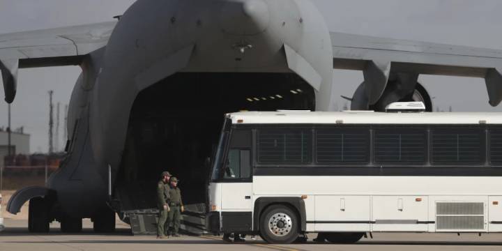 Feds plan to build nation’s biggest migrant detention center at Fort Bliss