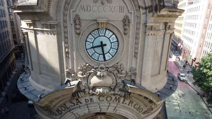 Edificio de la Bolsa de Santiago podría ser vendido: ¿Qué se instalaría en su lugar?