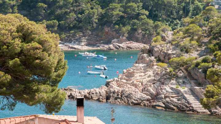 Ni Cadaqués ni Tossa de Mar: el bonito pueblo de la Costa Brava para una escapada a la playa desde Aragón