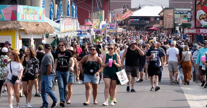 Voters at Wisconsin State Fair weigh in on governor's race
