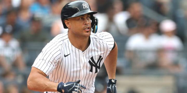 Giancarlo Stanton could play outfield for Yankees on Saturday