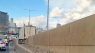 El piloto captura una foto de la panorama repugnante en el flanco de la carretera: ‘bruto’