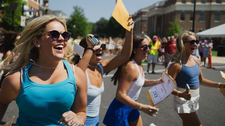 Bama Rush 2025: See photos from sorority Bid Day at the University of Alabama