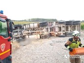 Un fallecido y un herido al volcar un camión en la A