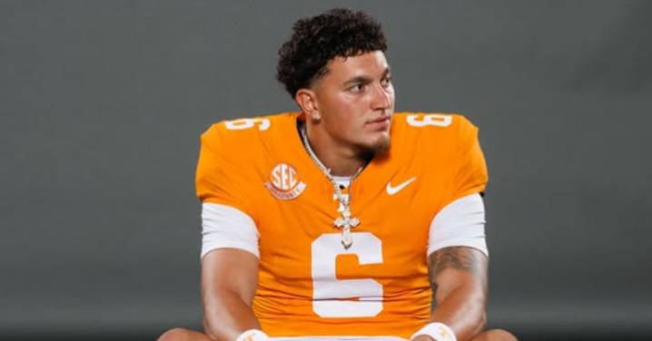 Joey Aguilar Makes Emotional Confession About His Father Who Was Willing to Go Broke for Son’s Future Tennessee Volunteers quarterback Joey Aguilar takes his fans through his growth as a player, in wh