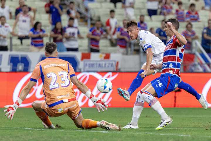 Vélez luchó con fortaleza y se trae un empate de Brasil